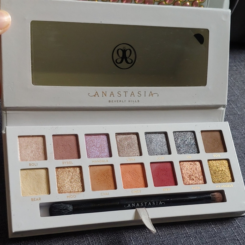 Anastasia Carly Bybel eyeshadow palette